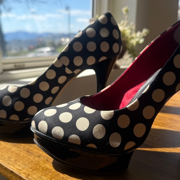 CATWALK Polka dot heels never worn outdoors - Picture 3 of 8